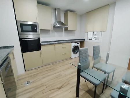 Calle Castillo de Alcalá de Guadaira, Sevilla, Andalusia 41013 - Photo 4