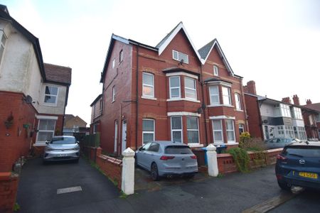 To Let Studio - Photo 5