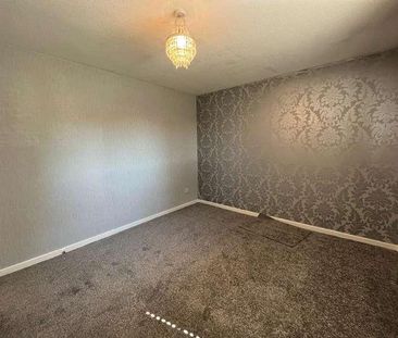 Earlesdon Crescent, Little Hulton, Manchester, M38 - Photo 2