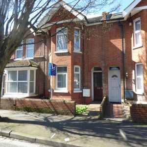 House share to rent - Photo 3