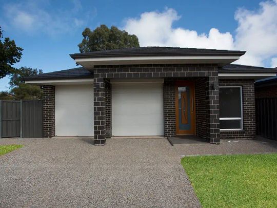 “HIGH QUALITY 3 BEDROOM HOME” - Photo 1