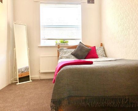 2 Bedroom House, 9 Raglan Street - Photo 3