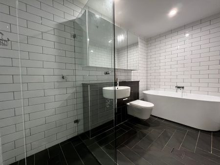 Two Bedrooms apartment with multipurpose Room plus Study Area Premium Apartment in the Heart of Mascot - Photo 3