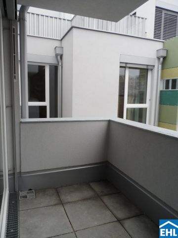 Großzügige 2 Zimmerwohnung mit Loggia! U-BAHN Nähe & Grünlage - Photo 2