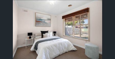 Three Bedroom Family Home - Photo 4