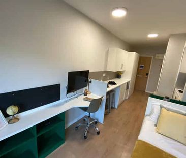 Studio Silver - Photo 4