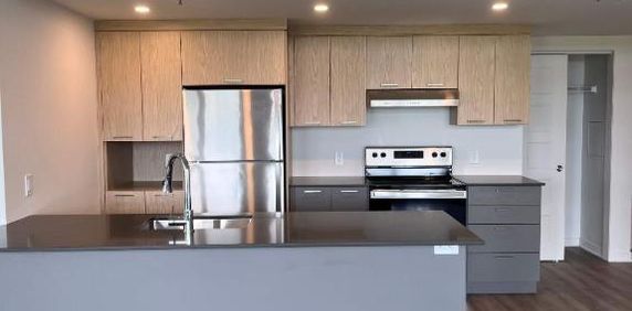 2 CH - 1 SDB - Terrebonne - $2,050 /mo - Photo 2