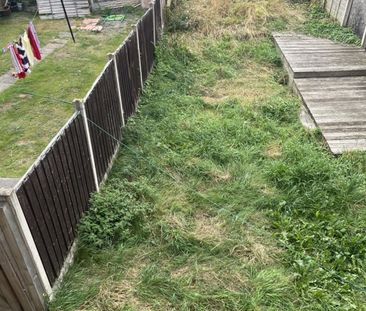 3 bed Terraced - To Let - Photo 2