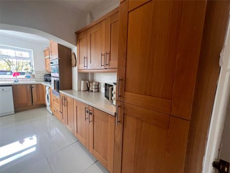 Fairview Road, Penn, Wolverhampton, WV4 - Photo 2