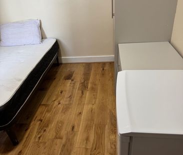 Room in a Shared House, Balmoral Road, NW2 - Photo 1
