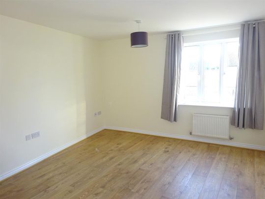 4 bedroom terraced house to rent - Photo 1