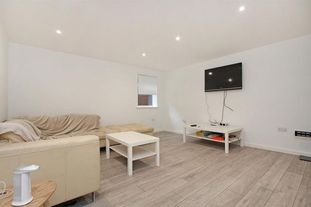 6 bedroom detached house to rent - Photo 1