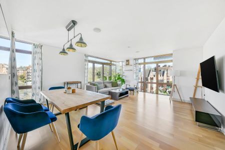 3 bedroom flat to rent - Photo 4