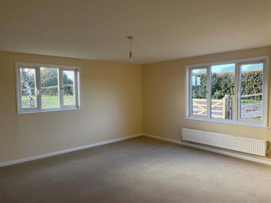 3 bedroom detached bungalow to rent - Photo 1