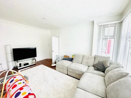 3 Bed Terraced House, Nutfield Road, CR7 - Photo 1