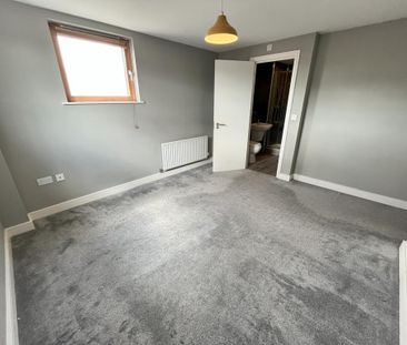 2 bedroom penthouse to rent - Photo 4