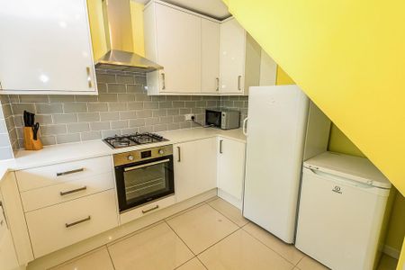 3 bedroom ground floor maisonette to rent - Photo 3