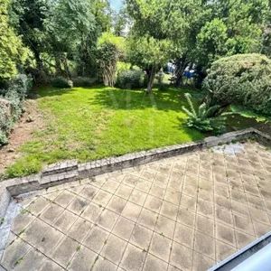 Repräsentative Villa mit Terrassen und 300 m² Garten - Foto 2