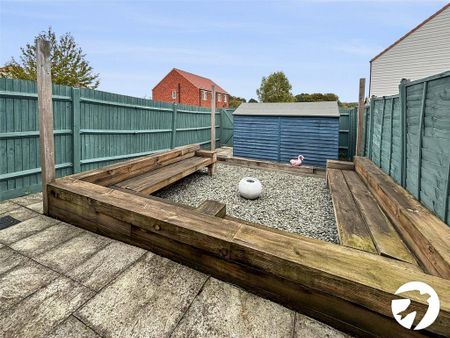 3 bedroom end of terrace house to rent - Photo 5