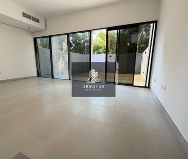 SpaciousTownhouse with Family Amenities - Photo 3