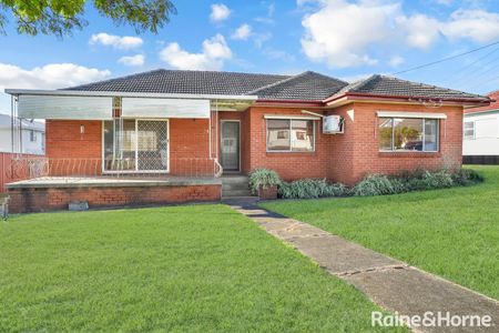 Spacious Three Bedroom Family Home - Photo 5