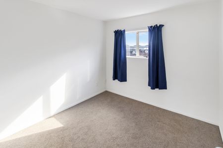 Freshly updated 3 bedroom home in prime Papatoetoe location! - Photo 2