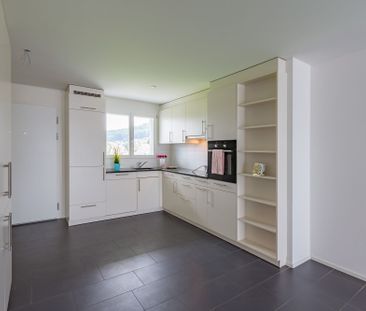 Generous, bright apartment with sunny balcony - Foto 2