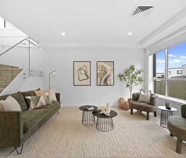 Spacious 5-Bedroom Family Home with Modern Comforts - Photo 1