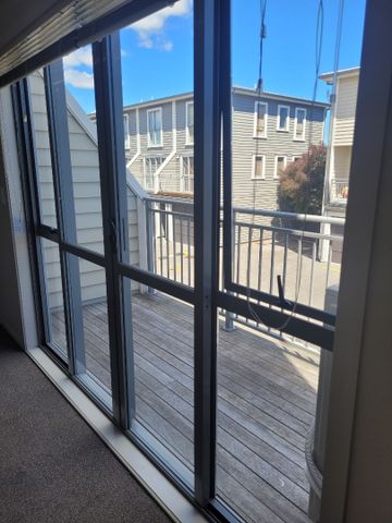 Safe and Secure townhouse in walking distance to all amenities - Photo 3