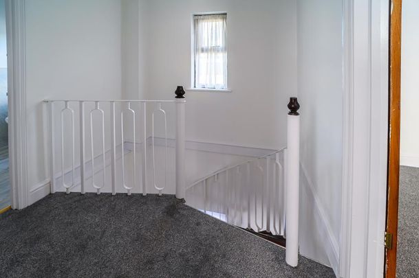 2 bedroom mews to rent - Photo 1