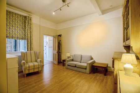 2 Bed Flat, Prince Of Wales Drive, SW11 - Photo 2