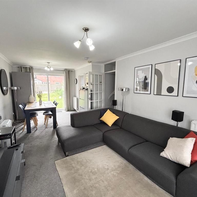 3 bedroom semi-detached house to rent - Photo 1