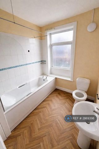 3 bedroom terraced house to rent - Photo 5