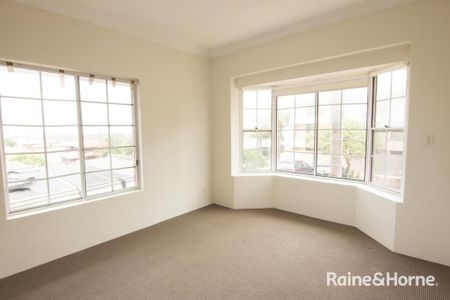 4 Bedroom In Kingsford! - Photo 3