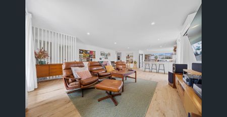 Stunning Renovated 4 Bedroom Home with Lovely Gardens in Calamvale - Photo 2