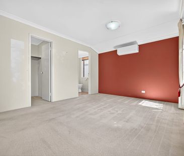 Spacious Family Living in Como - Photo 5
