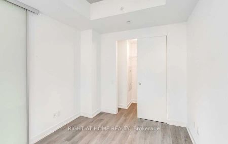161 Roehampton Avenue #624 - Photo 2