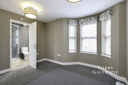 4 bedroom terraced house to rent - Photo 5