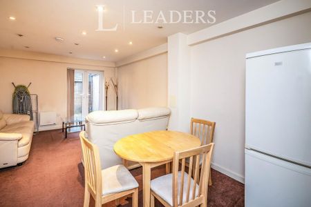 2 bedroom flat to rent - Photo 2
