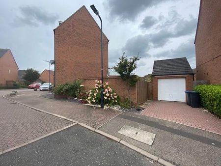 4 bedroom semi-detached house to rent - Photo 5