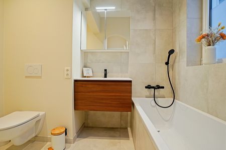 Ruim en lichtrijk 2 slaapkamer appartement in het centrum van Sint-Niklaas - Photo 5