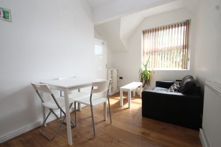 2 bedroom apartment to rent - Photo 2