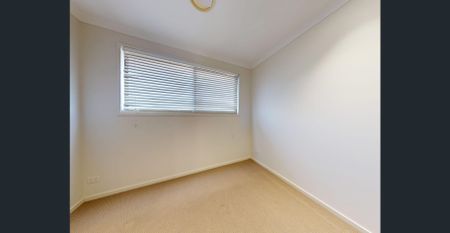 Stunning Family Home with Multiple Living Areas and Ducted Air Con - Photo 2