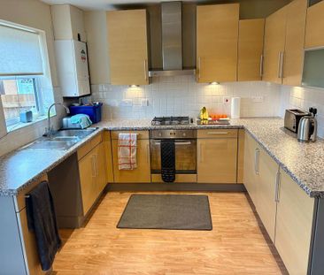 2 bedroom end of terrace house to rent - Photo 5