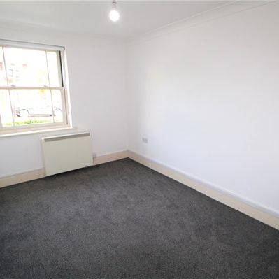 Inglis Road, Colchester - Photo 1