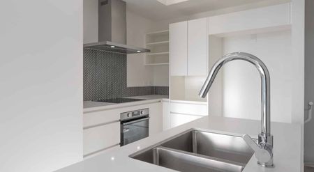 Scotts Point Stunner! - Photo 2