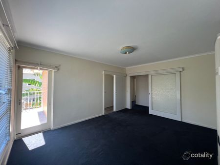 Ivanhoe East - Photo 4