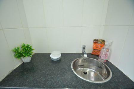 1 bedroom Ground floor flat to rent - Photo 5