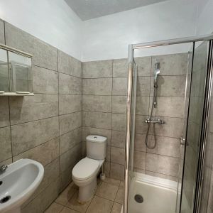 Studio flat with seperate kitchen -Ilford Station -£900 pcm - Photo 3