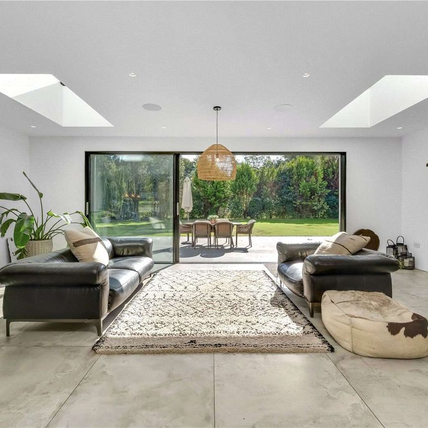 Stylish family home with separate annexe. Set in 1.5 acres of private gardens with tennis court. Situated on the sought after Burhill Private Estate overlooking fields. - Photo 1